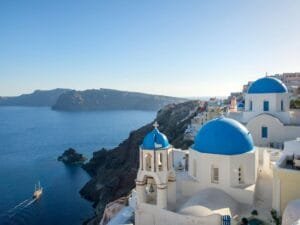 "Sustainable Mediterranean off grid living inspiration in Santorini" Description: "Historic example of off grid living principles in Greek architecture"